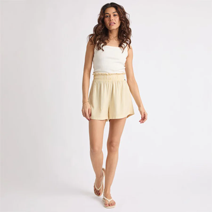 Ellie Short - Image 5